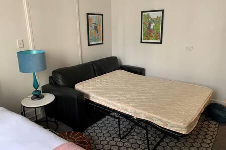Cute Heritage Studio , Pools And Gym! Оукланд Екстериор снимка